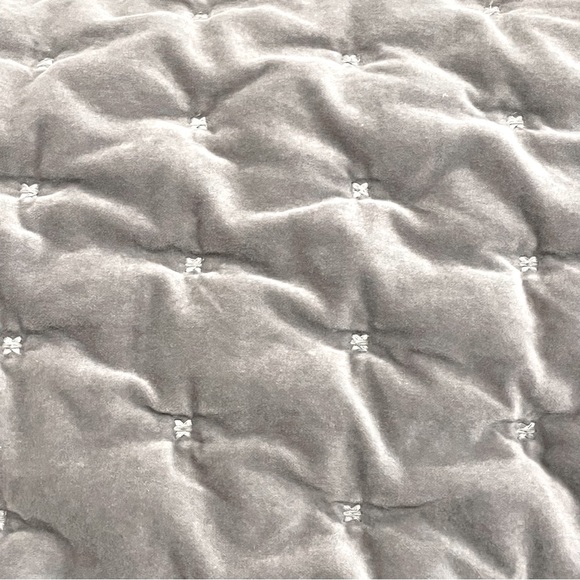 Pottery Barn Velvet Tufted
Quilted Euro 2/Shams  Dark Smoke Gray - Picture 3 of 12